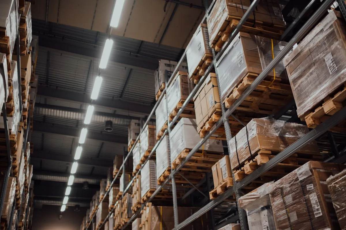 Optimización de Stock de Seguridad y Punto de Reorden por SKU